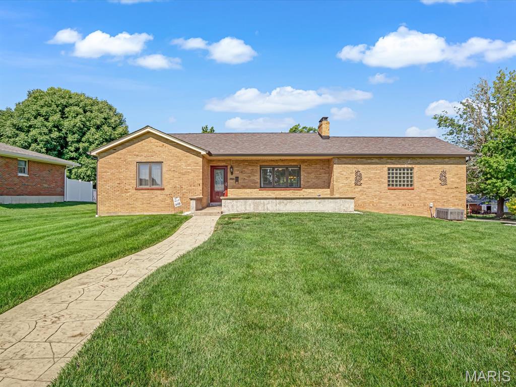 719 Waterloo Drive Waterloo, IL 62298 - Photo 1 of 29