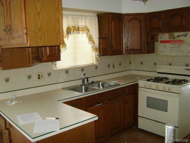5253 Hessen Road Casco, MI 48064 - Photo 2 of 9 HESSEN KITCHEN