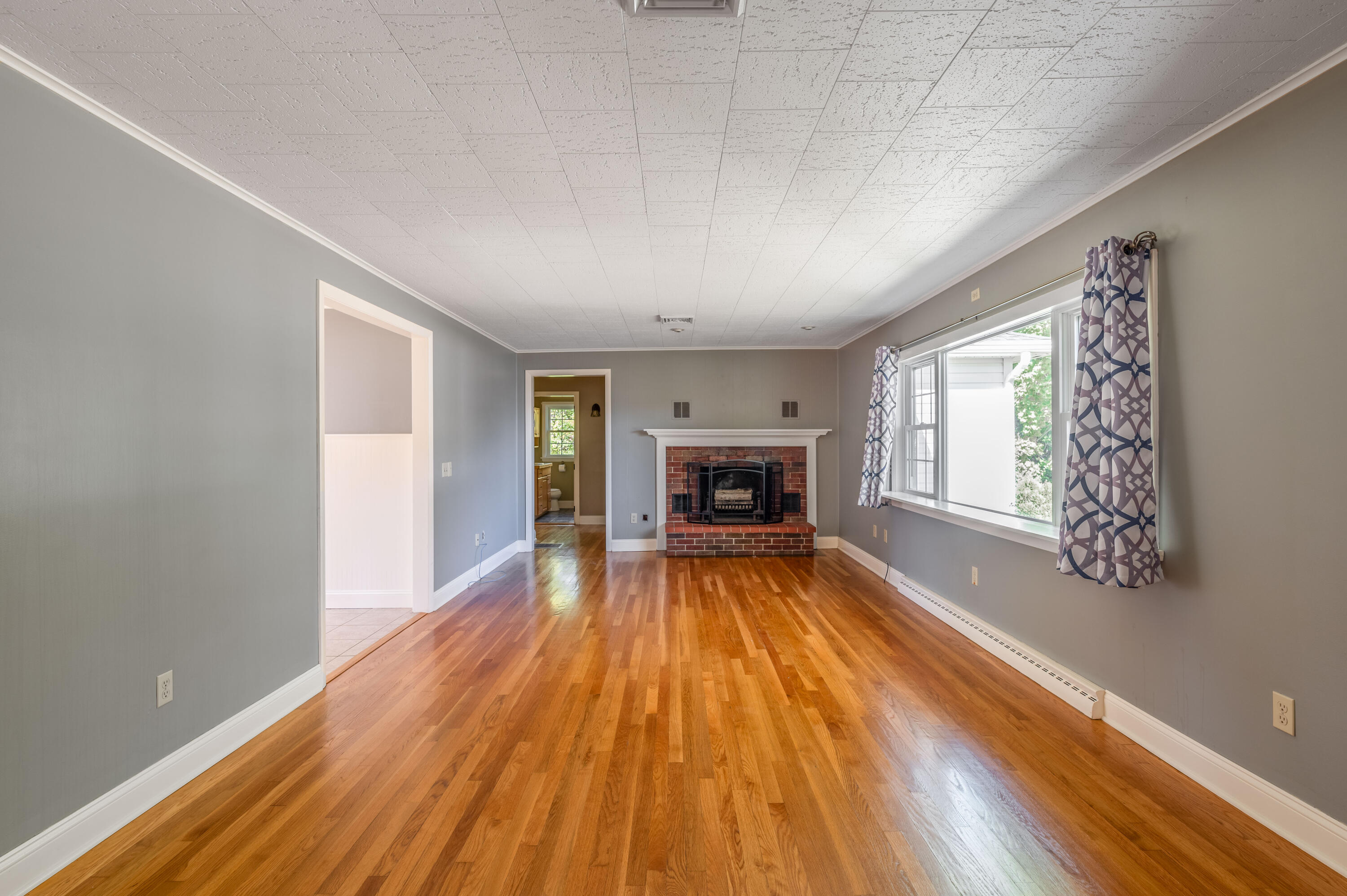 49 Perry Road Hampden, ME 04444 - Photo 15 of 42 Living room