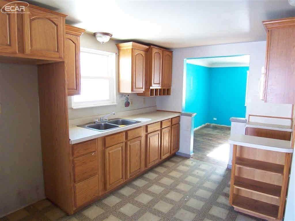 3422 West Wilson Road Clio, MI 48420 - Photo 5 of 26 21397700-4.JPG
