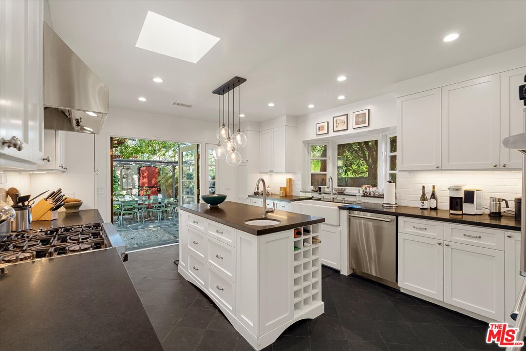 404 North Kings Road Los Angeles, CA 90048 - Photo 25 of 52