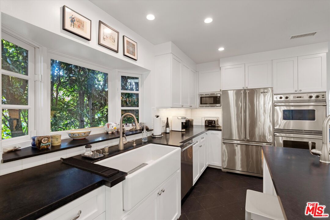 404 North Kings Road Los Angeles, CA 90048 - Photo 28 of 52