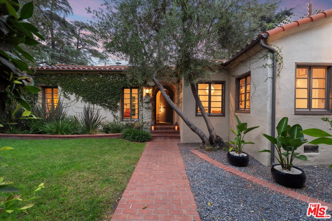 404 North Kings Road Los Angeles, CA 90048 - Photo 3 of 52