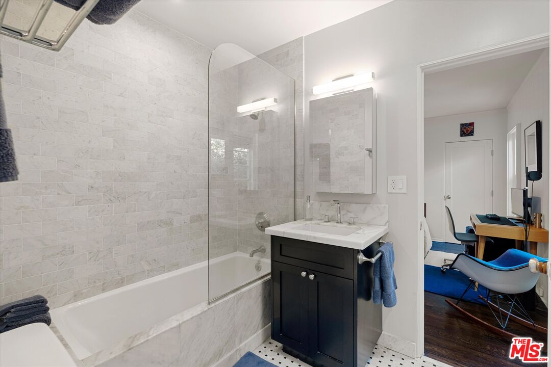 404 North Kings Road Los Angeles, CA 90048 - Photo 40 of 52