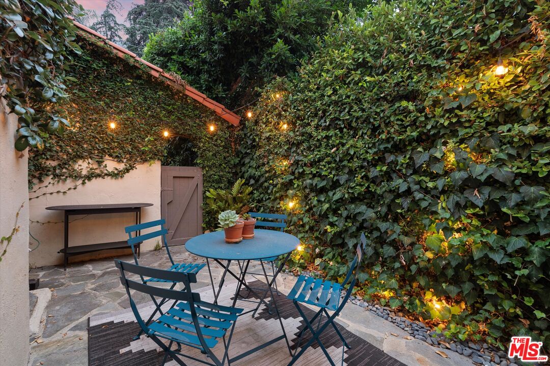 404 North Kings Road Los Angeles, CA 90048 - Photo 6 of 52