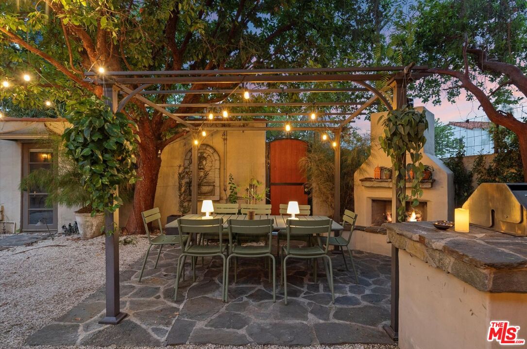 404 North Kings Road Los Angeles, CA 90048 - Photo 8 of 52