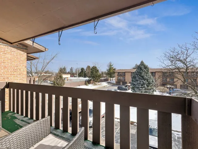 $279,900 | 320 Sheridan Drive, Unit 2C, Willowbrook, IL 60527