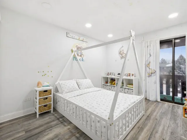 $279,900 | 320 Sheridan Drive, Unit 2C, Willowbrook, IL 60527