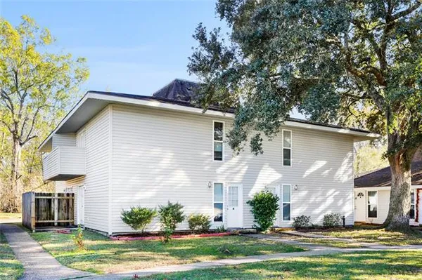 $1,250 | 121 Lakewood Drive, Unit 60, Luling, LA 70070
