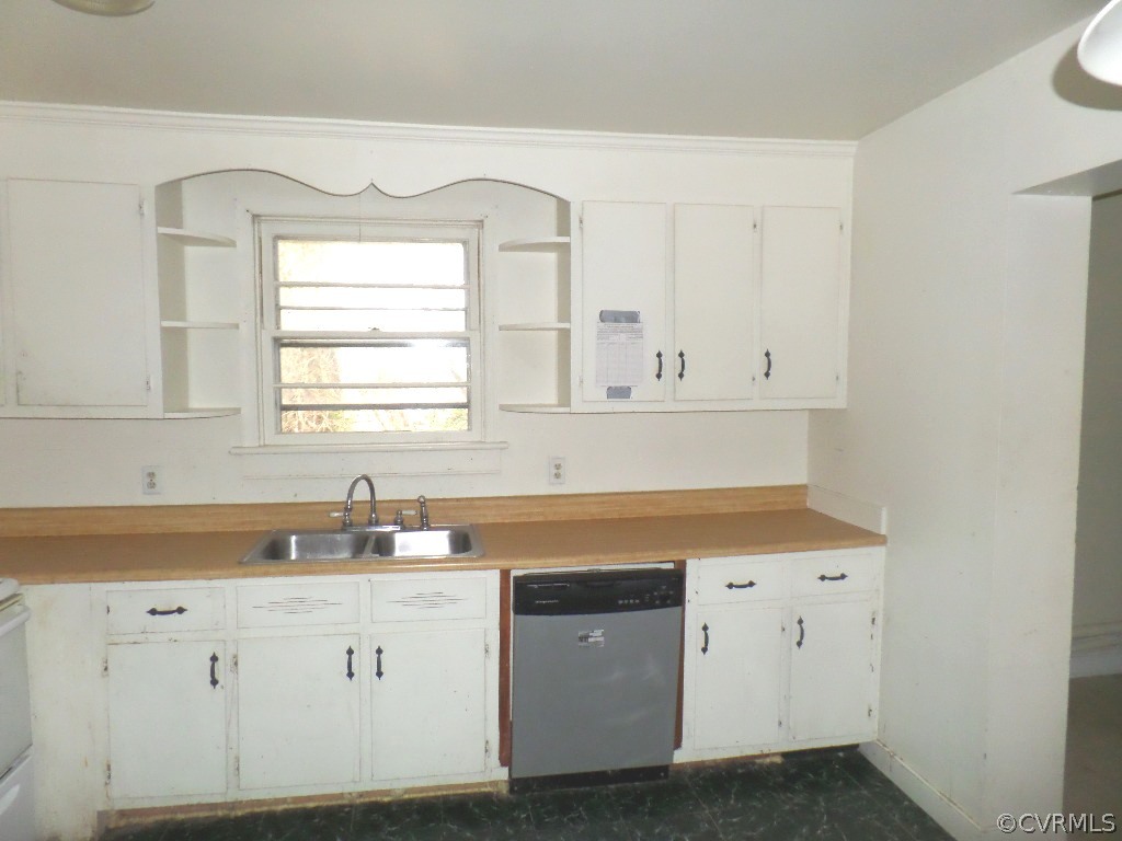 21300 Rutledge Avenue Petersburg, VA 23803 - Photo 11 of 21 a utility room with cabinets appliances