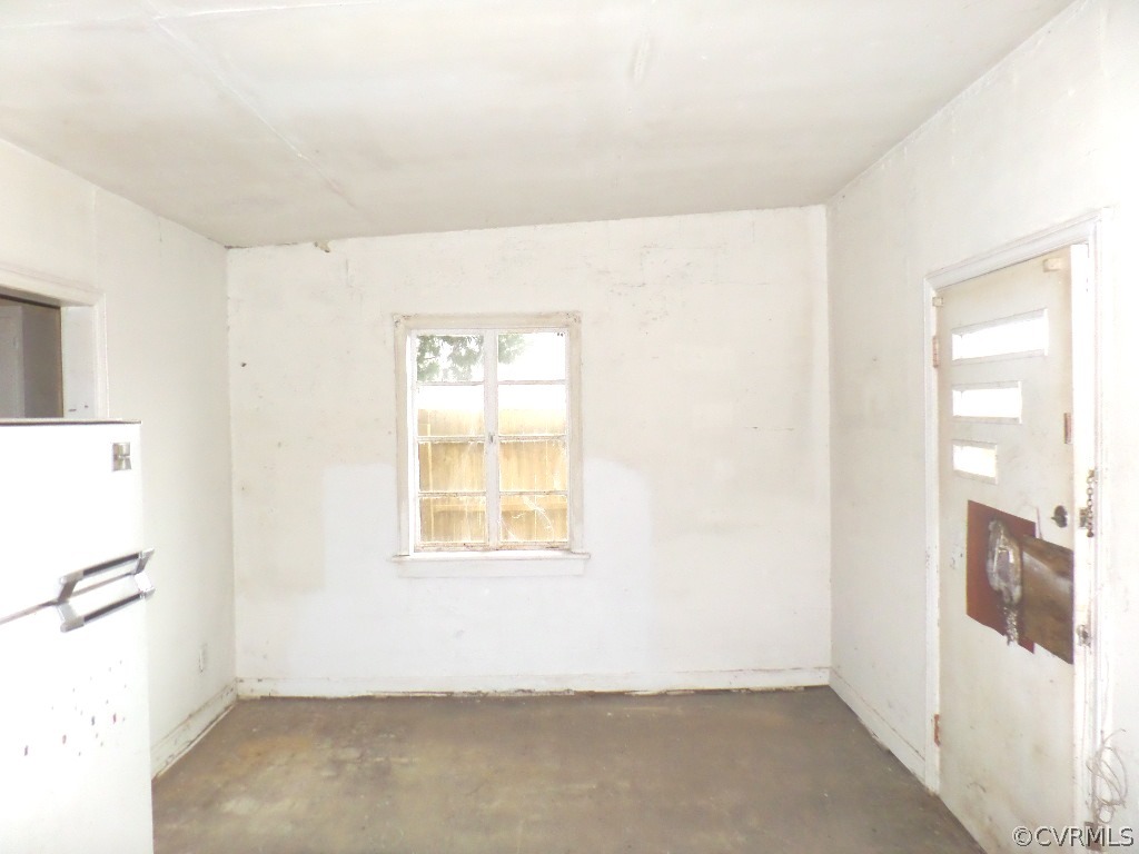 21300 Rutledge Avenue Petersburg, VA 23803 - Photo 16 of 21 a view of an empty room with a window