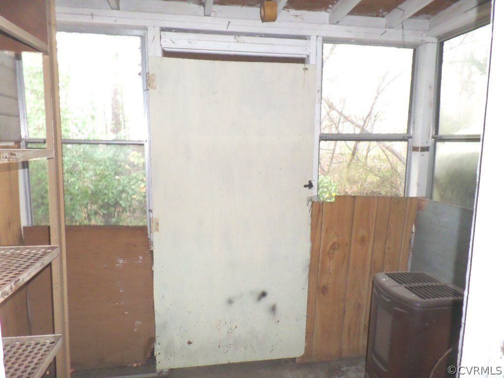 21300 Rutledge Avenue Petersburg, VA 23803 - Photo 20 of 21 a view of an empty room with wooden floor and a window