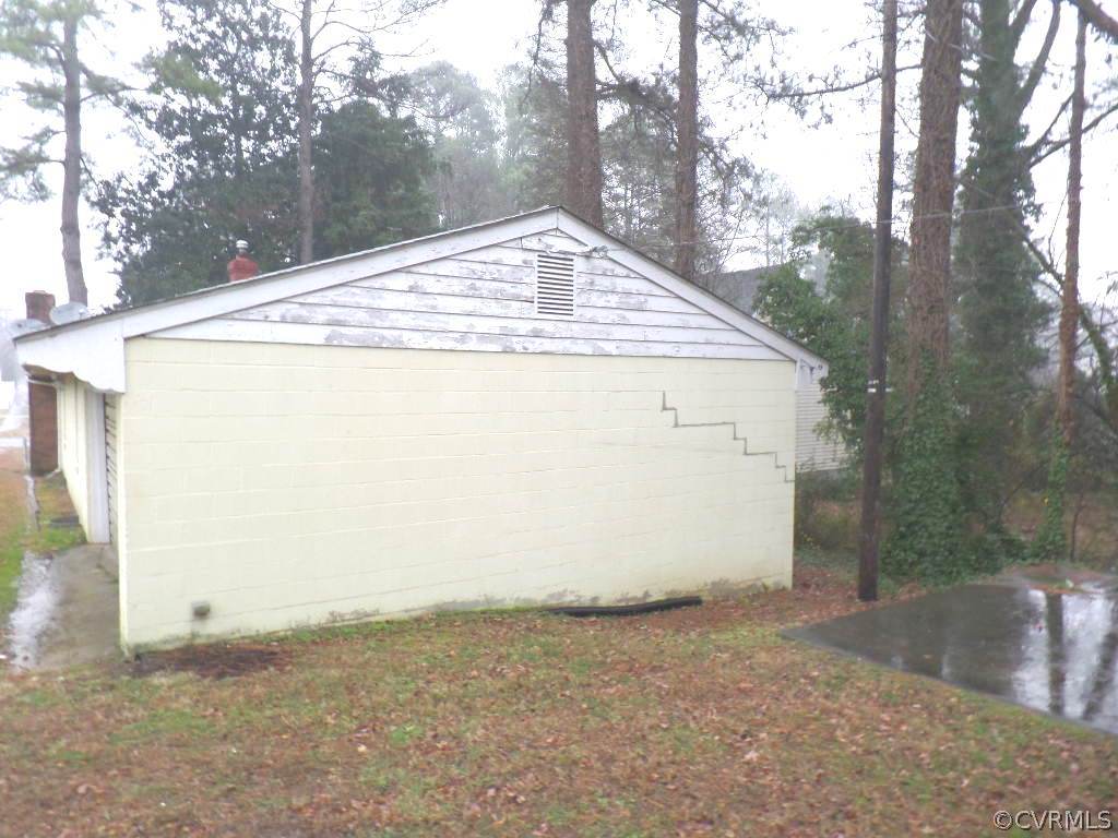 21300 Rutledge Avenue Petersburg, VA 23803 - Photo 21 of 21 a view of backyard with tree