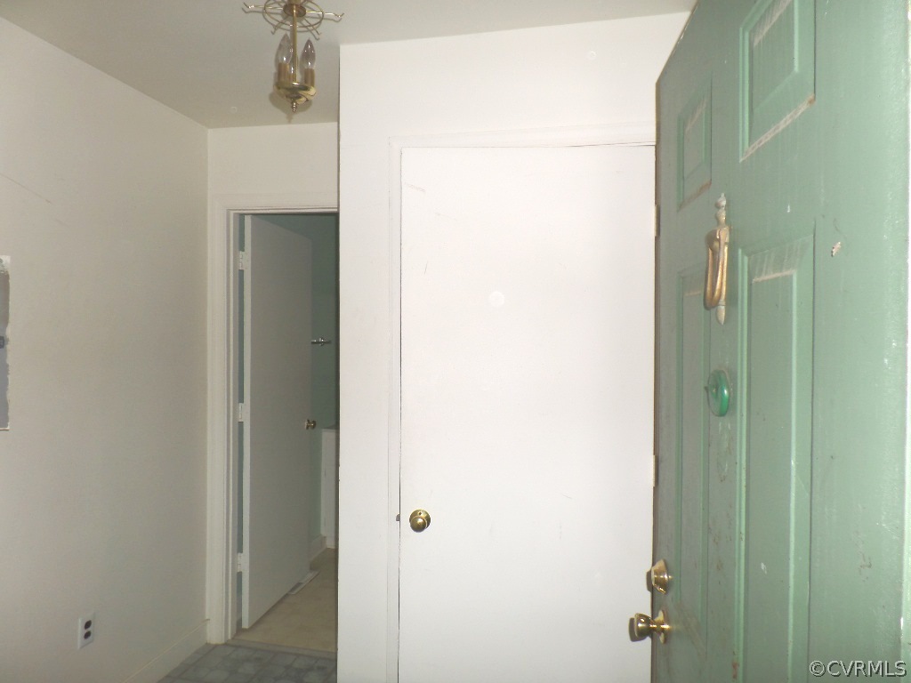 21300 Rutledge Avenue Petersburg, VA 23803 - Photo 3 of 21 a bathroom with a shower and a sink