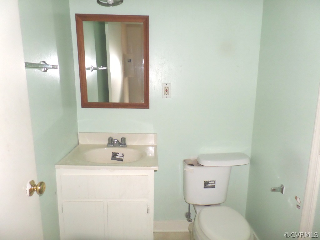 21300 Rutledge Avenue Petersburg, VA 23803 - Photo 4 of 21 a bathroom with a toilet sink and mirror