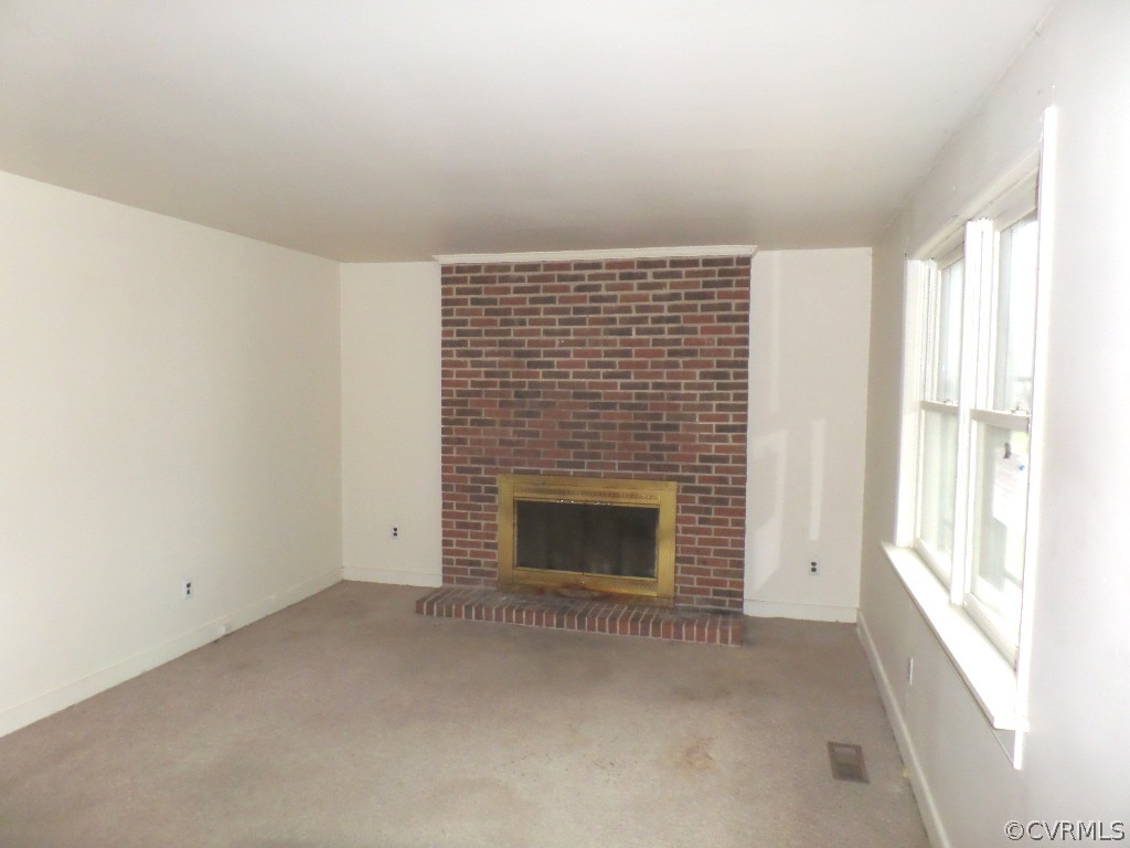 21300 Rutledge Avenue Petersburg, VA 23803 - Photo 5 of 21 a view of empty room with a fireplace