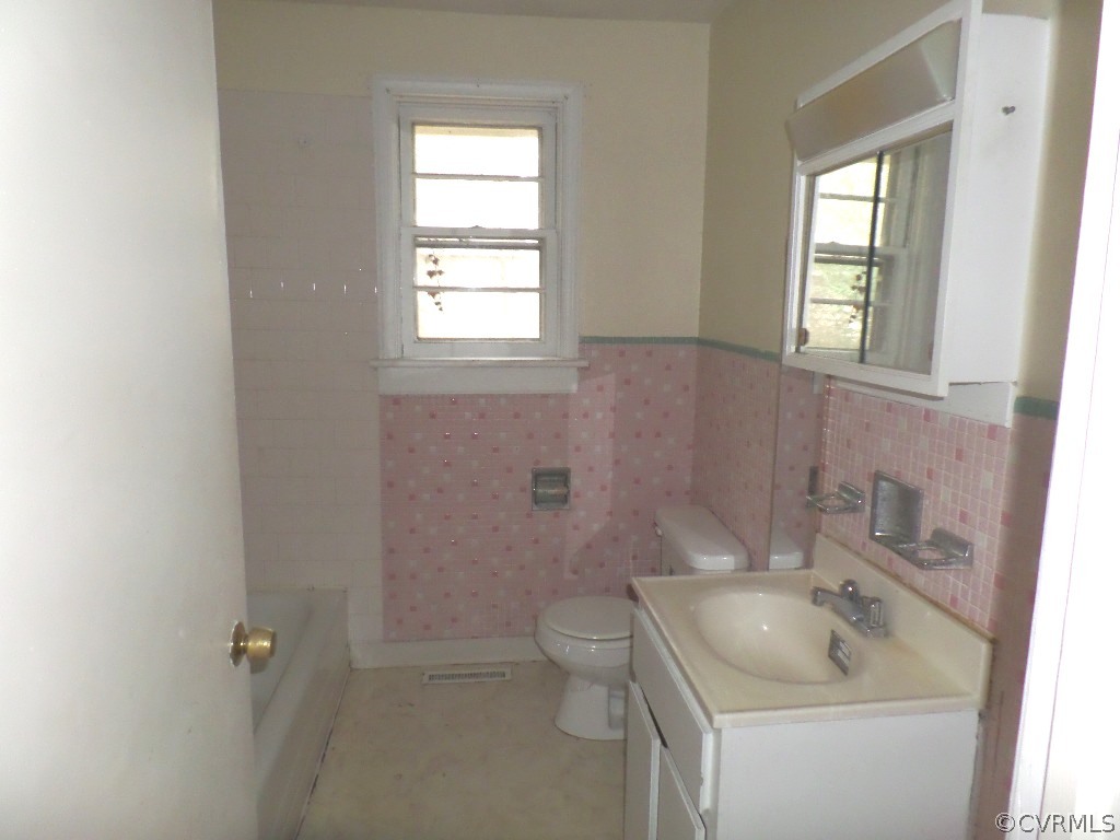 21300 Rutledge Avenue Petersburg, VA 23803 - Photo 8 of 21 a bathroom with a sink toilet and a window
