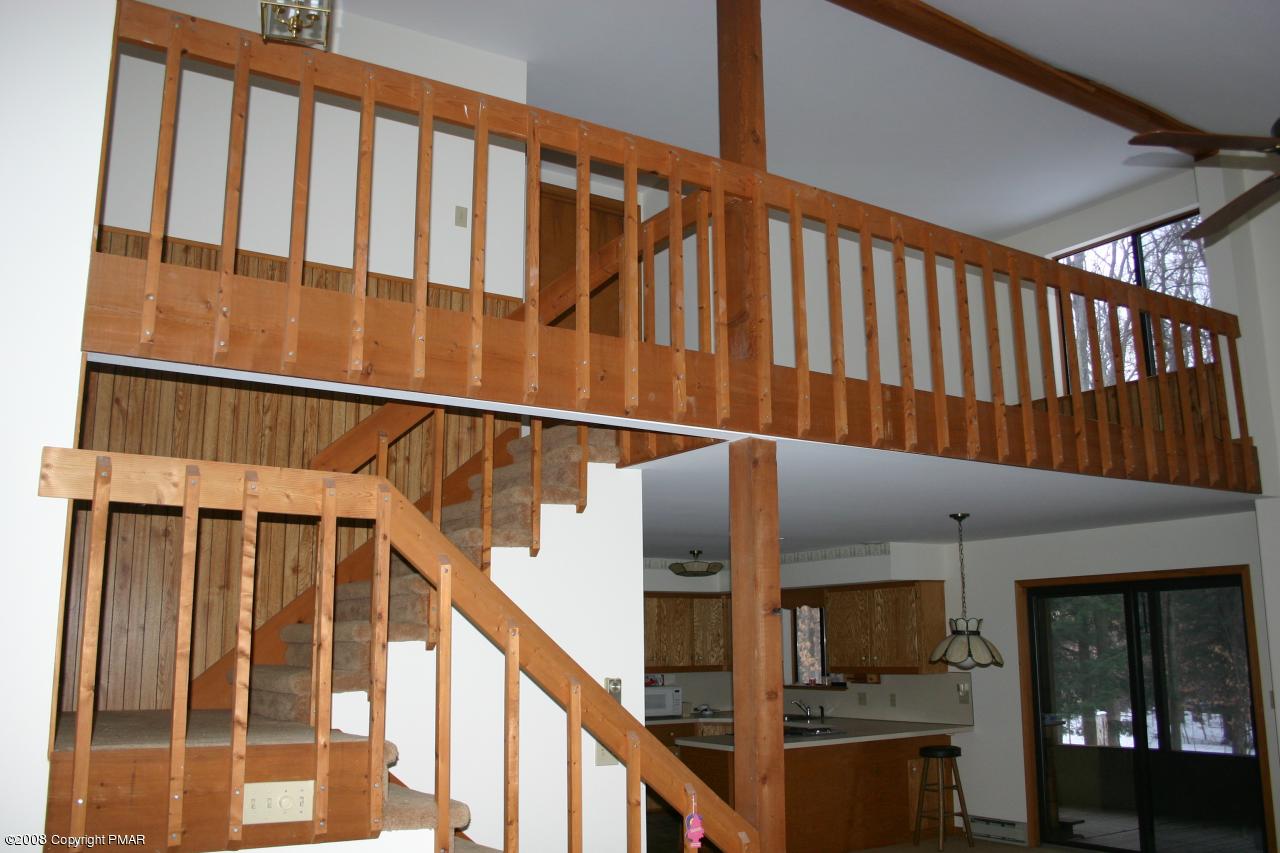 106 King Arthur Road Blakeslee, PA 18610 - Photo 3 of 10 Loft