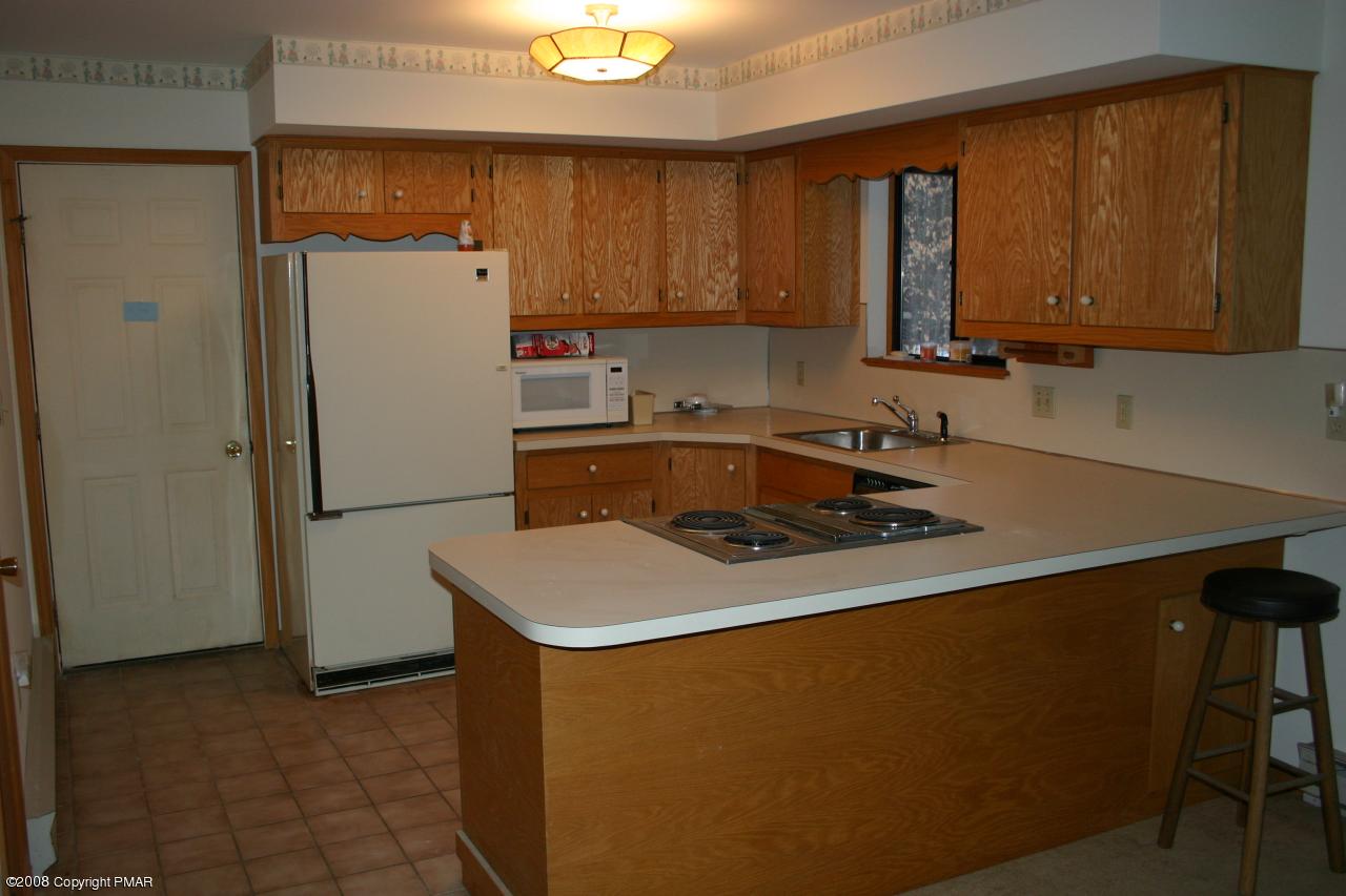 106 King Arthur Road Blakeslee, PA 18610 - Photo 6 of 10 Kitchen