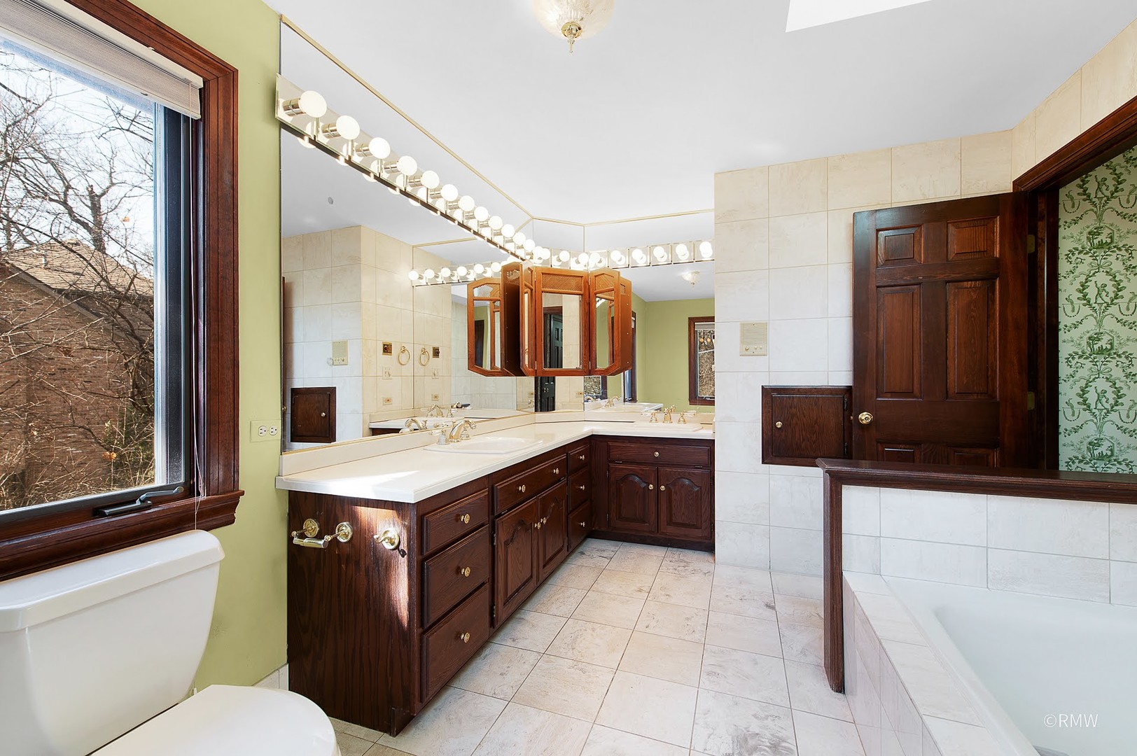 27W161 Mack Road Wheaton, IL 60189 - Photo 22 of 39 a spacious bathroom with a bathtub sink and mirror