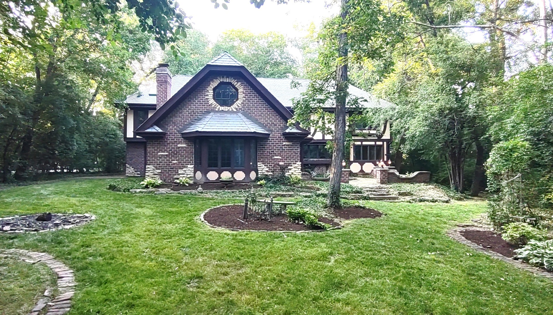 27W161 Mack Road Wheaton, IL 60189 - Photo 35 of 39 a front view of a house with garden