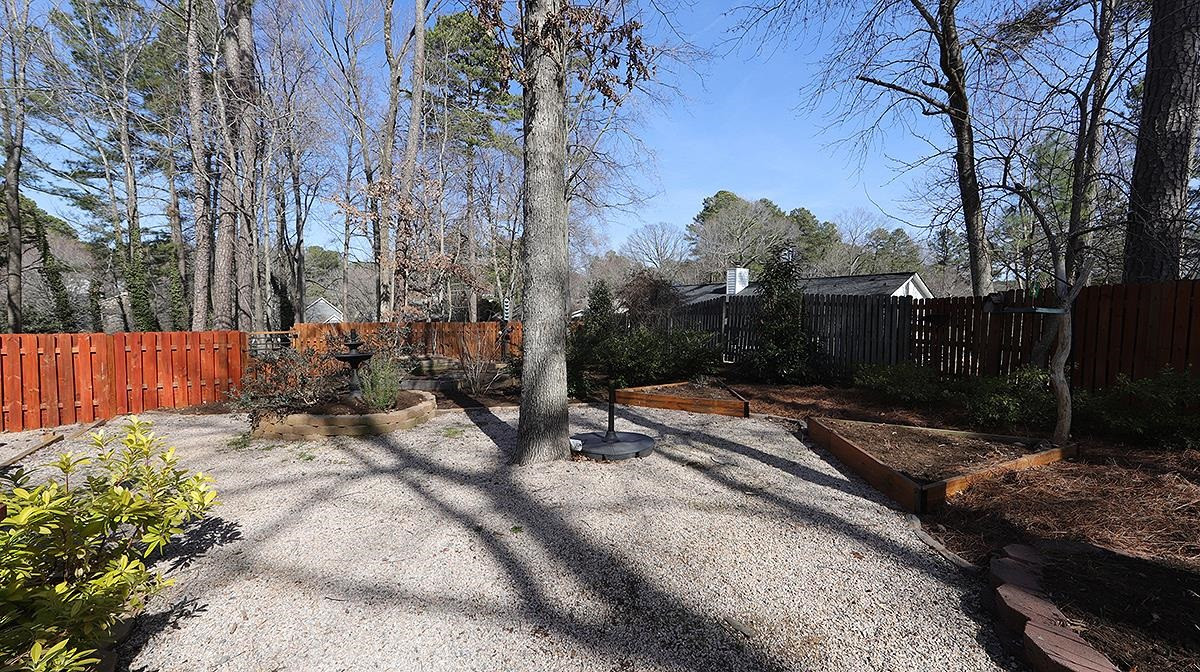 6808 Glendower Road Raleigh, NC 27613 - Photo 31 of 33 Garden
