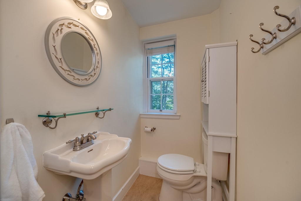 18 Plum Tree Road Amherst, MA 01002 - Photo 17 of 38
