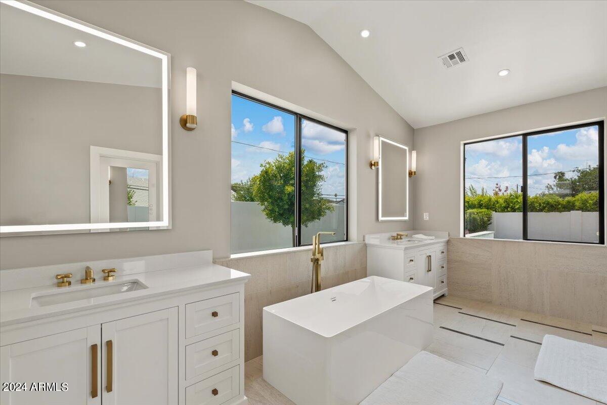 4137 East Earll Drive Phoenix, AZ 85018 - Photo 31 of 54 44-Primary Bathroom
