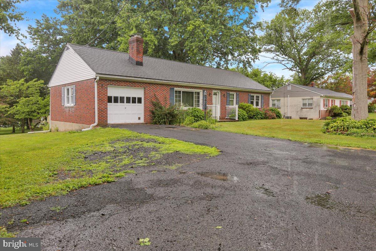 6 Freed Avenue Spring City, PA 19475 - Photo 3 of 40