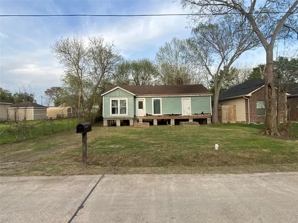 $119,900 | 4605 Dakota Street, Dickinson, TX 77539