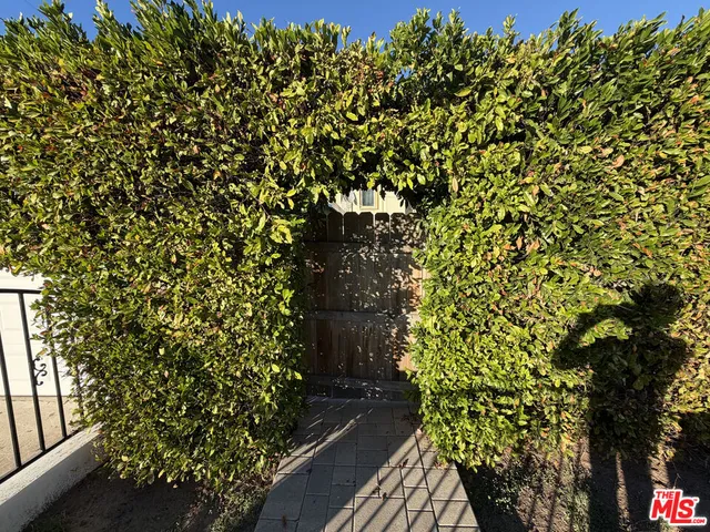 $2,000 | 5335 Rhea Avenue, Los Angeles, CA 91356