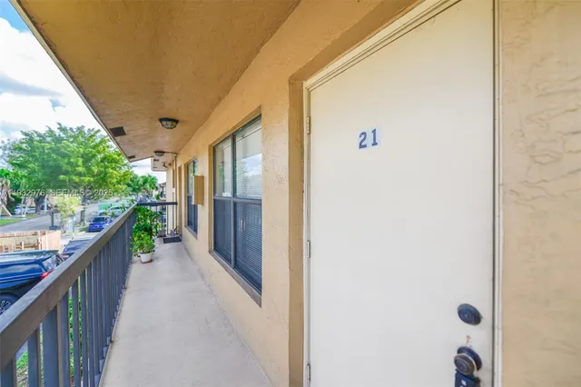 $280,000 | 2570 West 67th Place, Unit 212, Hialeah, FL 33016