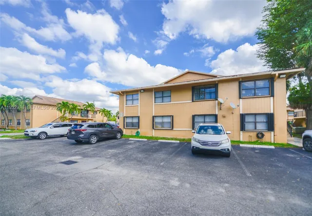 $280,000 | 2570 West 67th Place, Unit 212, Hialeah, FL 33016