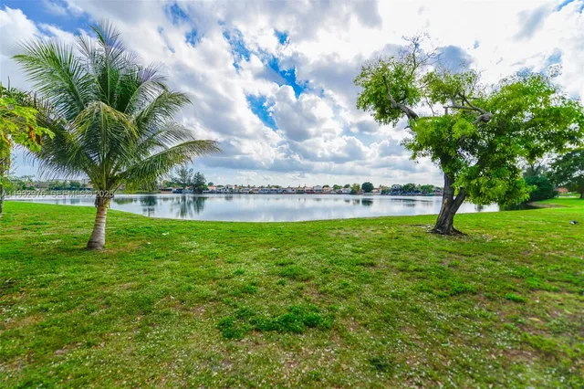 $280,000 | 2570 West 67th Place, Unit 212, Hialeah, FL 33016