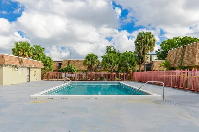 $280,000 | 2570 West 67th Place, Unit 212, Hialeah, FL 33016