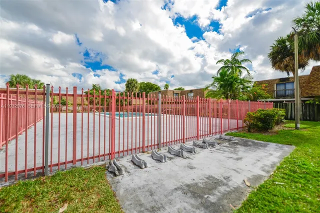 $280,000 | 2570 West 67th Place, Unit 212, Hialeah, FL 33016