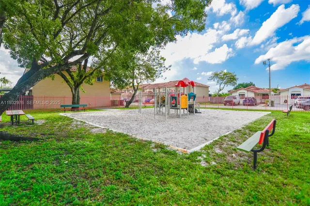 $280,000 | 2570 West 67th Place, Unit 212, Hialeah, FL 33016
