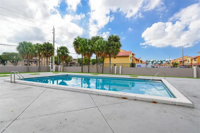 $280,000 | 2570 West 67th Place, Unit 212, Hialeah, FL 33016