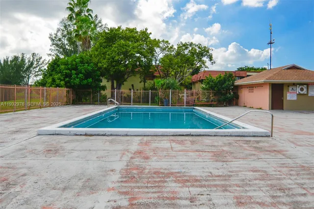 $280,000 | 2570 West 67th Place, Unit 212, Hialeah, FL 33016