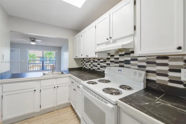 $280,000 | 2570 West 67th Place, Unit 212, Hialeah, FL 33016