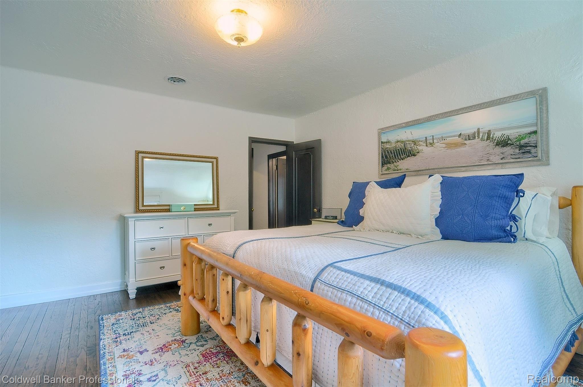 391 Cranbrook Road Bloomfield Hills, MI 48301 - Photo 17 of 35 17-Master Bedroom 2nd View.jpg