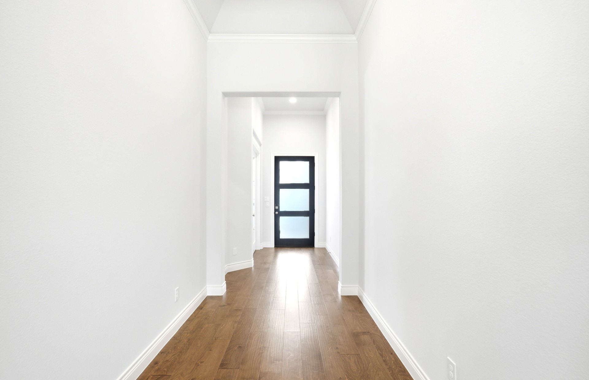38642 Night Brood Court Magnolia, TX 77354 - Photo 4 of 32 a view of a hallway with wooden floor
