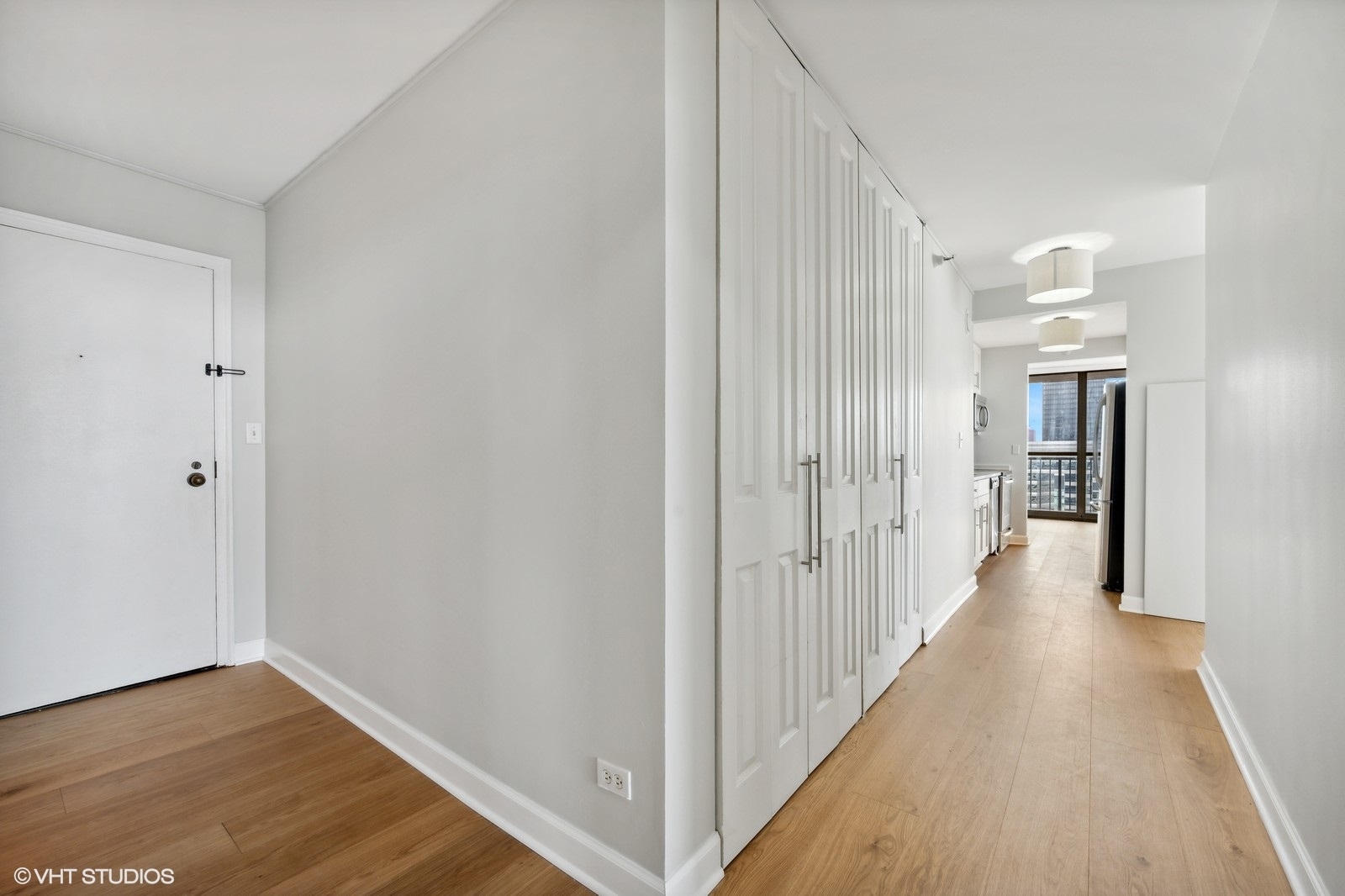 10 East Ontario Street, Unit 4404 Chicago, IL 60611 - Photo 8 of 14