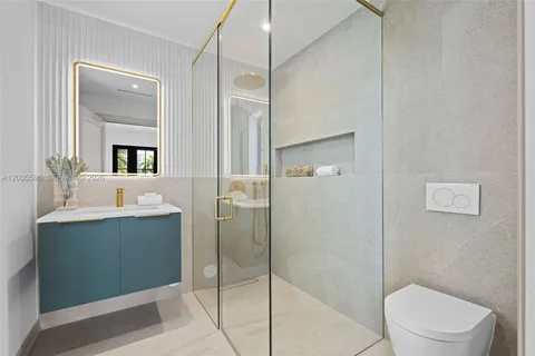 $6,995,000 | 5262 La Gorce Drive, Miami Beach, FL 33140