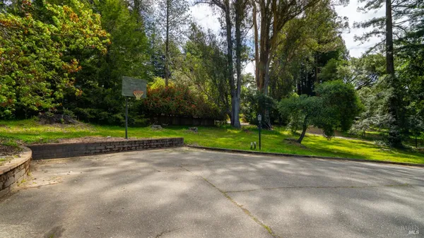 $1,850,000 | 8099 Yule Tree Lane, Sebastopol, CA 95472