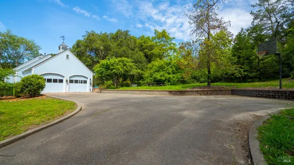$1,850,000 | 8099 Yule Tree Lane, Sebastopol, CA 95472