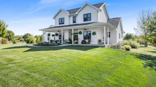 $649,900 | W2975 Willow Lane, Belleville, WI 53508