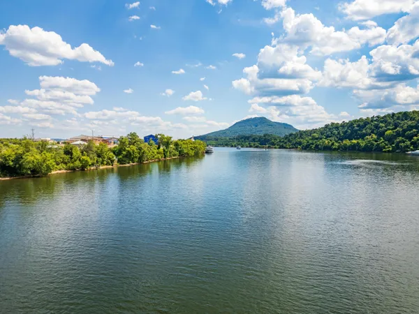 $2,400 | 844 East 8th Street, Chattanooga, TN 37403