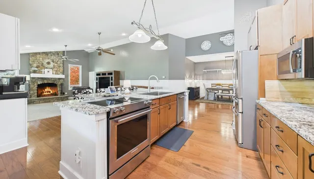 $699,999 | 45 Bryson Road, Eddyville, KY 42038