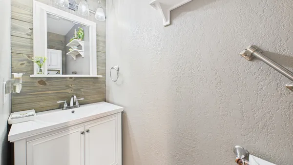 $699,999 | 45 Bryson Road, Eddyville, KY 42038